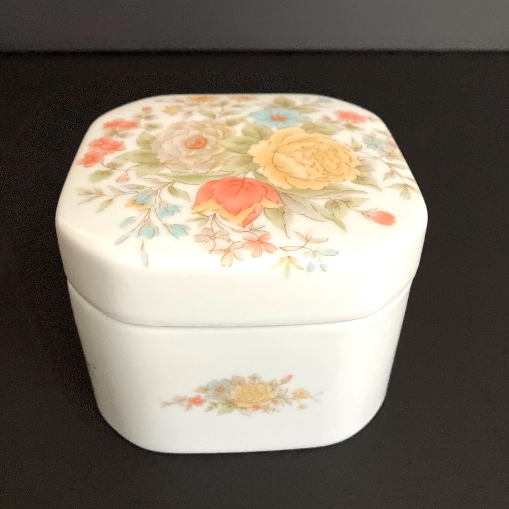Jewelry box Porcelain Floral Pattern